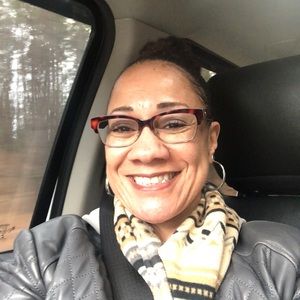 Meet your Posher, Lois